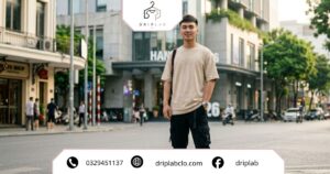 Outfit áo thun nam phối quần cargo phong cách streetwear hiện đại